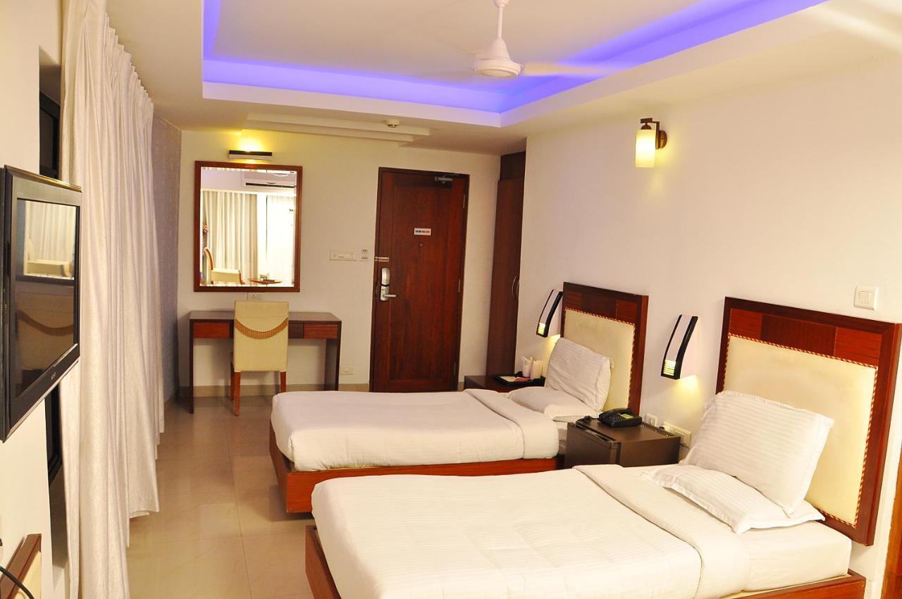 Hotel Luciya Kochi Exterior foto